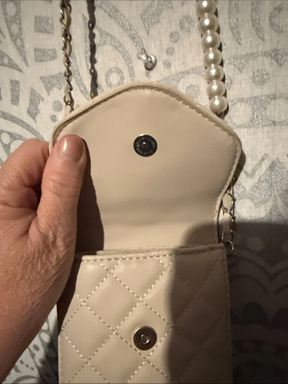 Studio Badgley Mischka Pearl Embellished Quilted Phone Crossbody – Beige/Cream
